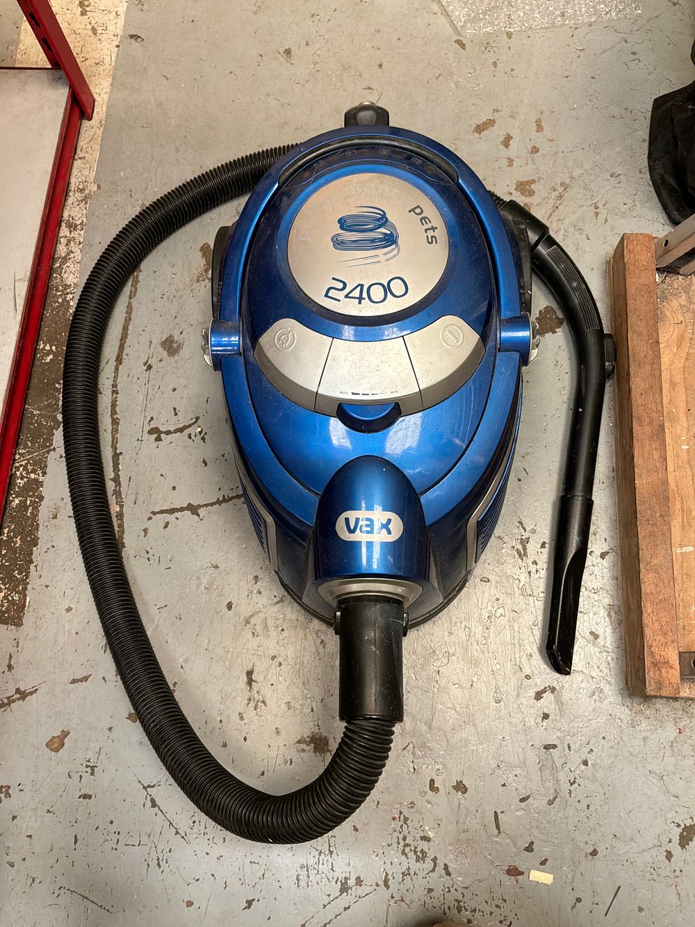 Lot 441: A Vax Performance Pets 2400 Bagless Canister Vacuum Cleaner