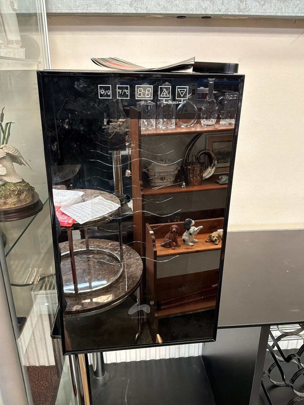 Lot 506: An Ovation Six Bottle Thermoelectric Wine Cooler