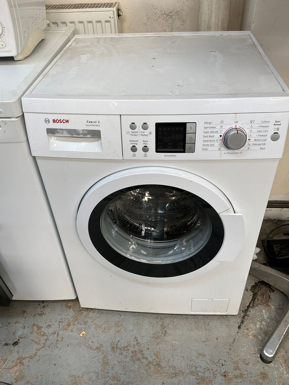 Lot 521: A Bosch Exxcel 8 VarioPerfect White Washing Machine