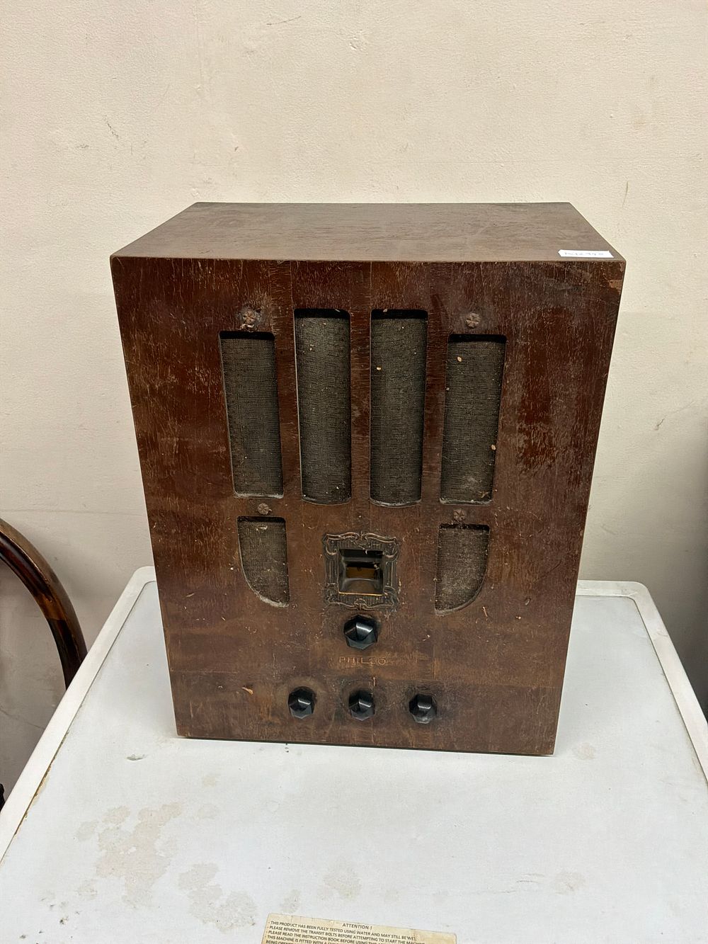 Lot 536: A Philco Wood Case Tabletop Valve Radio