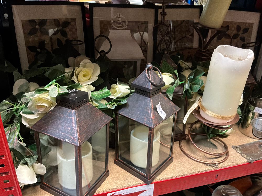 Lot 193: A Collection of Decorative Homeware and Vintage Kitchen Ephemera including John Burgess and Son Examples