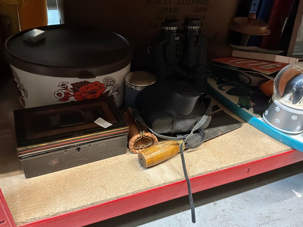Lot 194: A Collection of Vintage Household Items and Ephemera Including Bell and Howell Examples