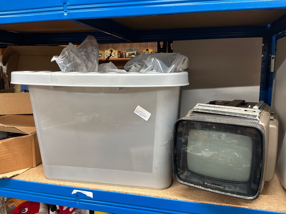 Lot 218: A Collection of Vintage Electronics and Assorted Cables including Goodmans and Panasonic Examples