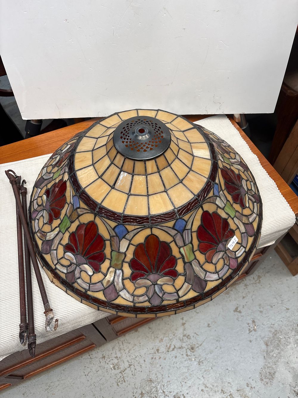 Lot 292: A Large Arts and Crafts Style Stained Glass Ceiling Pendant Lampshade