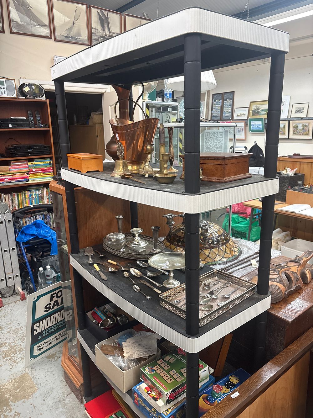 Lot 299: A Modern Four Tier Plastic Open Shelving Unit