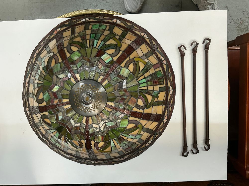 Lot 315: A Large Tiffany Style Leaded Slag Glass Pendant Light Shade with Three Hanging Rods