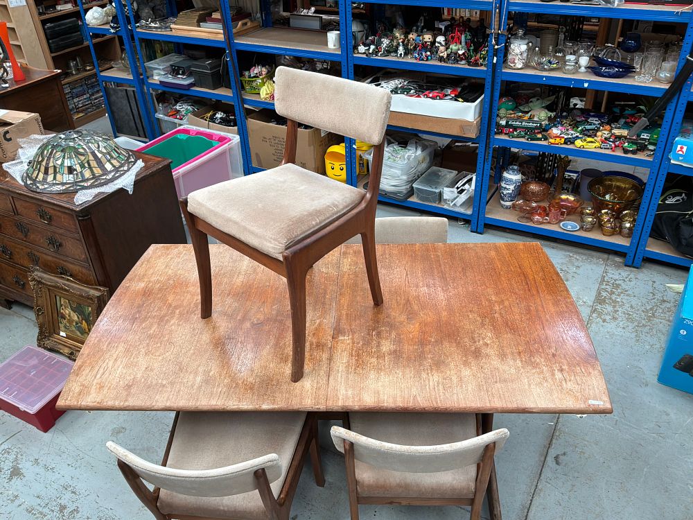 Lot 323: A Mid Century Modern Vanson Teak Extending Dining Table and Five Chairs