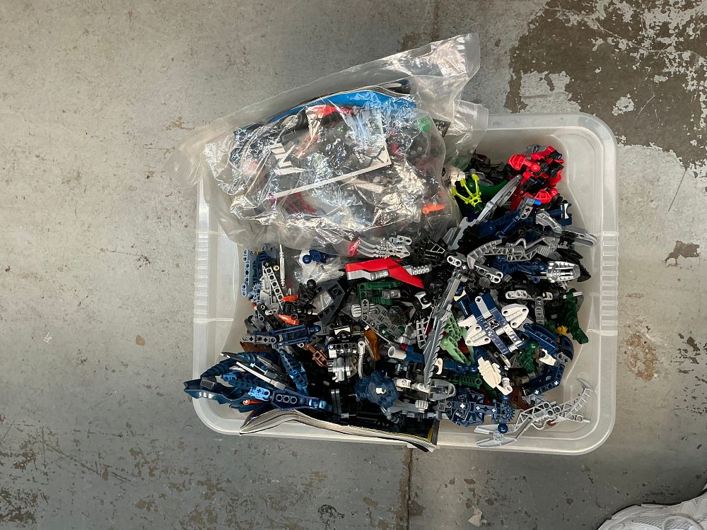 Lot 354: A Collection of LEGO Bionicle Components and Instruction Manuals
