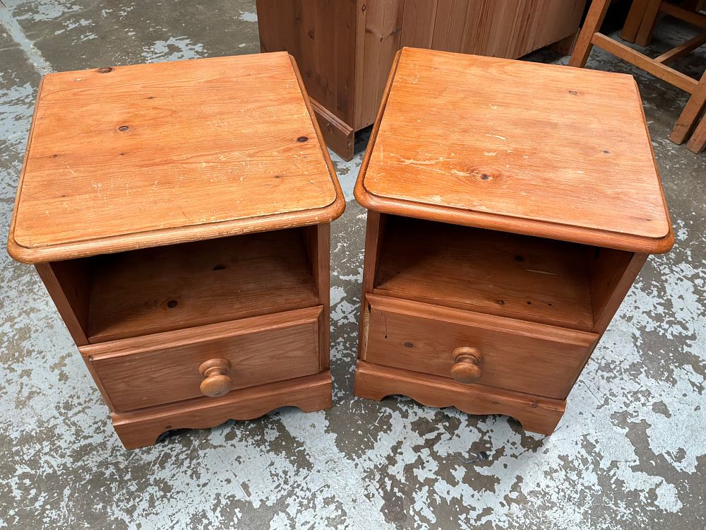 Lot 373: A Pair of Traditional Farmhouse style Solid Pine Bedside Chests