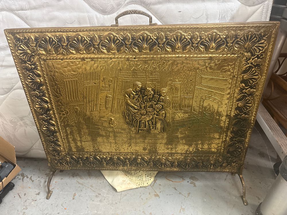 Lot 382: A Traditional Dutch Tavern Style Embossed Brass Fireplace Screen