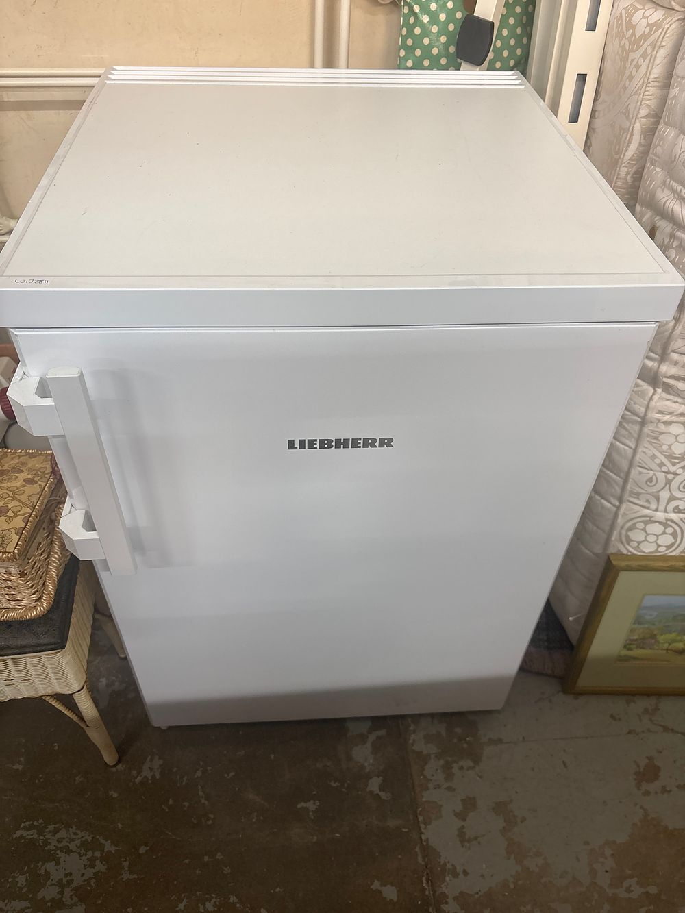Lot 389: A Liebherr Under Counter Refrigerator with EasyFresh Drawer