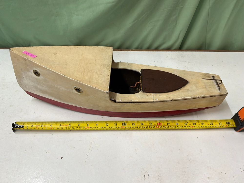 Lot 8: A Vintage Clockwork Powered Wood Cabin Cruiser Pond Yacht