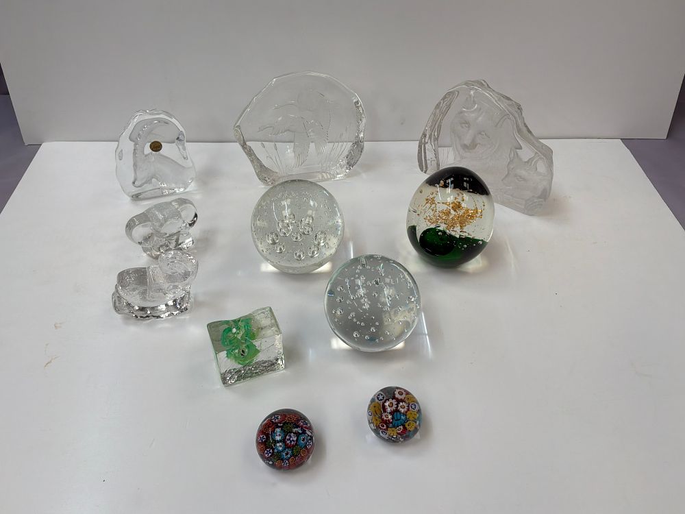 Lot 15: A Collection of Art Glass Paperweights and Sculptures including Examples by Alfred Capredoni and Jögrens Ystad