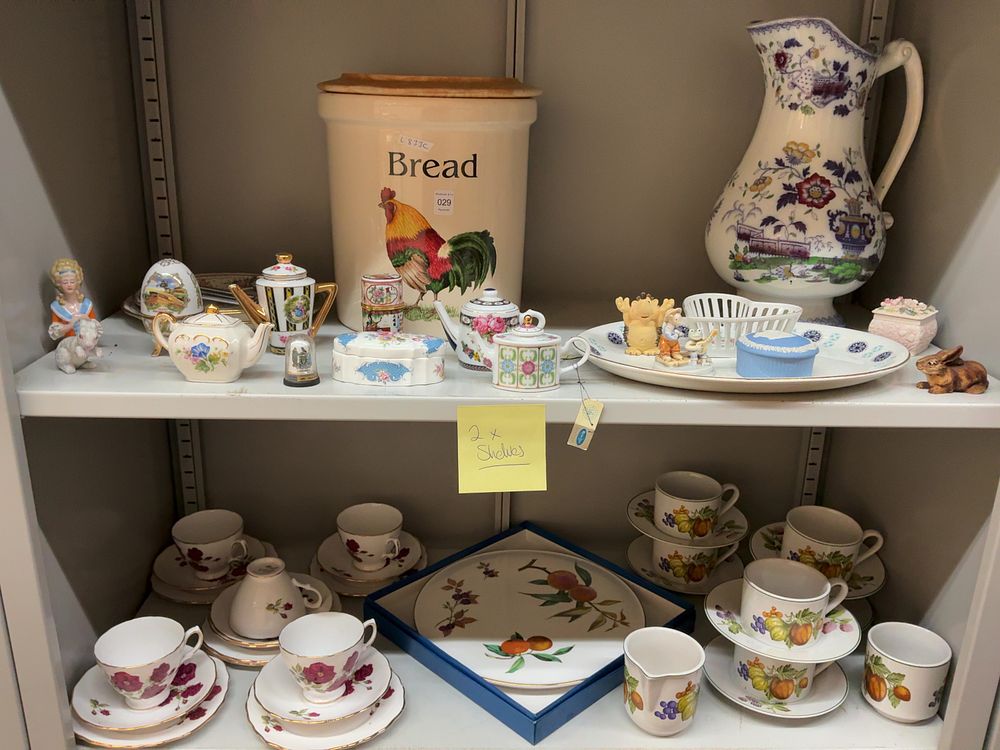 Lot 29: A Collection of Tableware and Decorative Ceramics including Royal Worcester and T.G. Green Examples