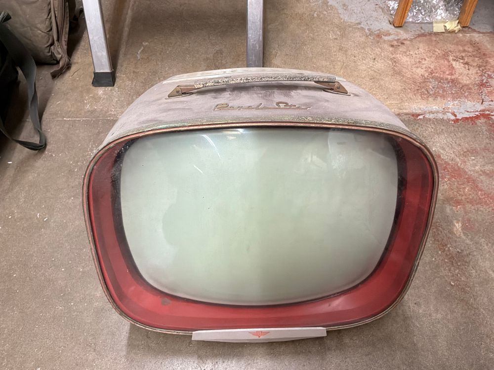 Lot 32: A Kolster-Brandes Royal Star Portable Monochrome Television Receiver