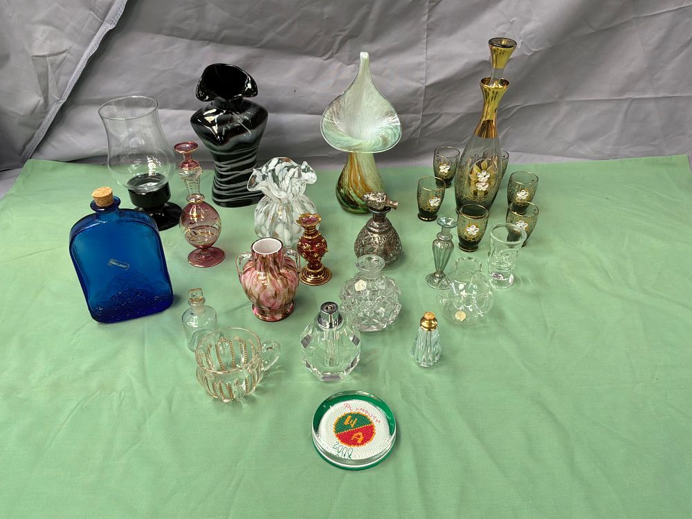 Lot 67: A Collection of Art Glass and Decorative Table Articles Including Alum Bay Glass Examples