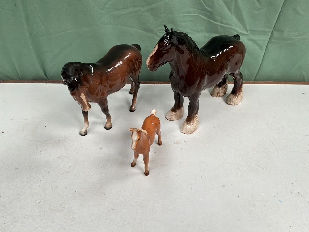 Lot 105: A Trio of Glazed Ceramic Horse Figurines Including Beswick, Royal Doulton and Helsboro Ware Examples