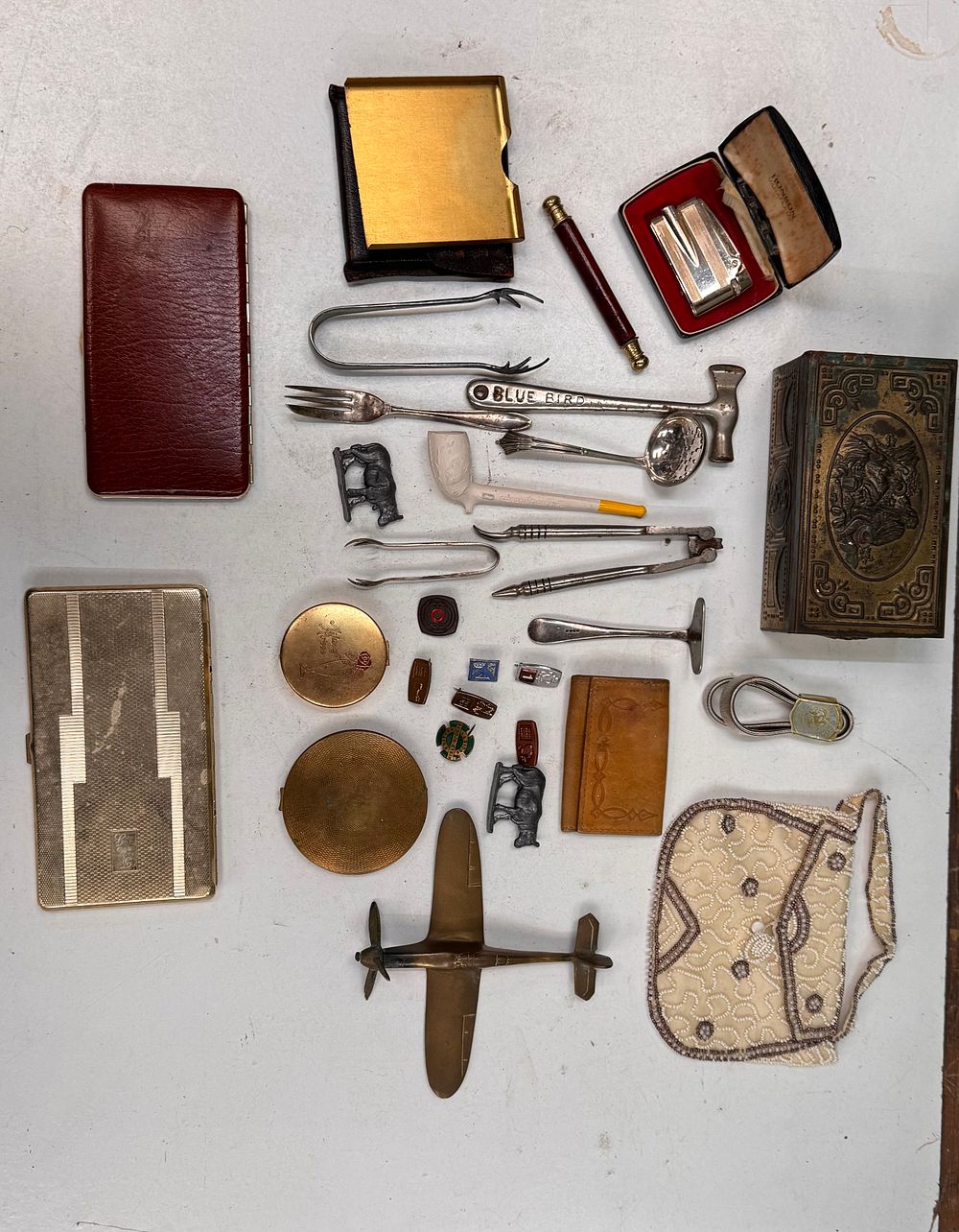 Lot 115: A Collection of Vintage and Antique Personal Accessories and Kitchenalia including Ronson and Ashes of Roses Examples