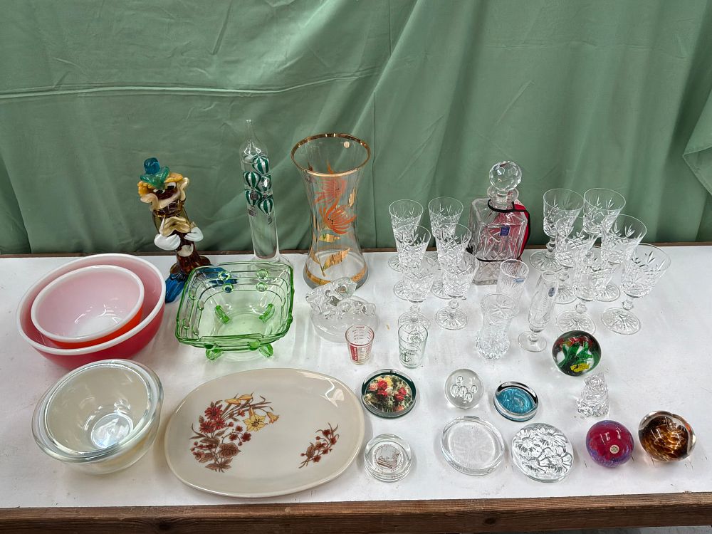 Lot 130: A Collection of Decorative Glassware and Ceramics including Solitaire and Royal Crystal Examples