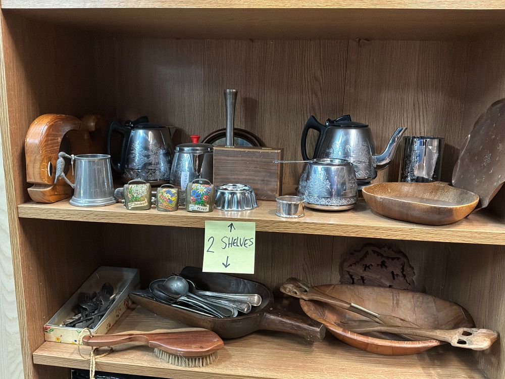 Lot 152: A Collection of Decorative Metalware and Wooden Homewares