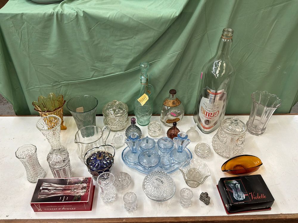 Lot 187: A Collection of Assorted Glassware Including Grant's and Cristal d'Arques Examples