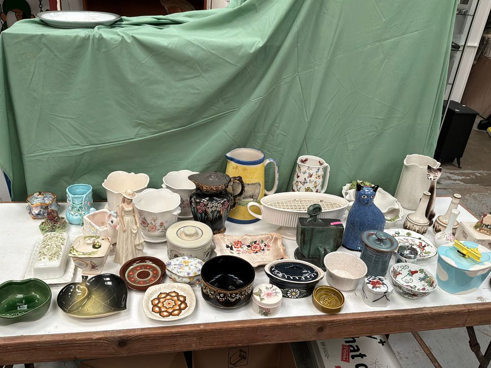 Lot 224: A Collection of Decorative Ceramics and Domestic Wares Including St Ivel and Lilliput Lane Examples
