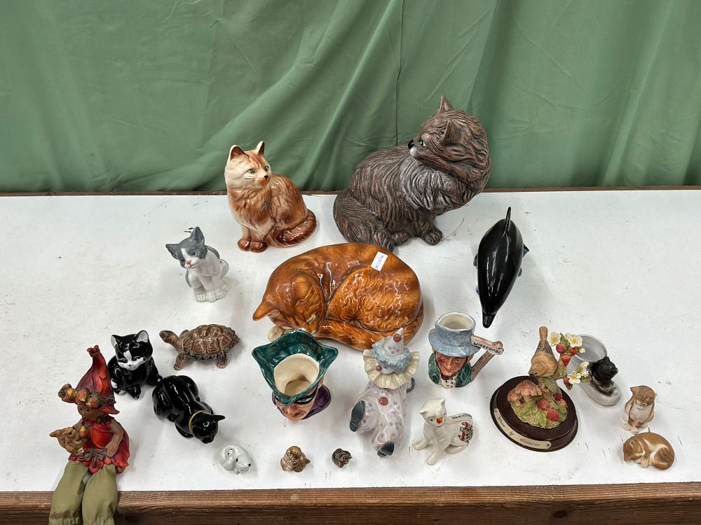 Lot 250: A Collection of Ceramic and Composite Figurines Including Lladro and Poole Pottery Examples