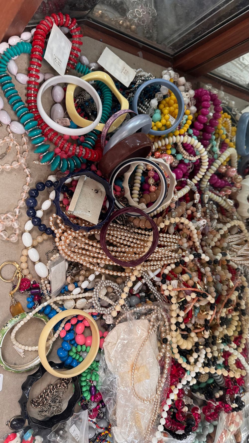 Lot 264: A Collection of Vintage and Contemporary Costume Jewellery Including Faux Pearl and Plastic Examples