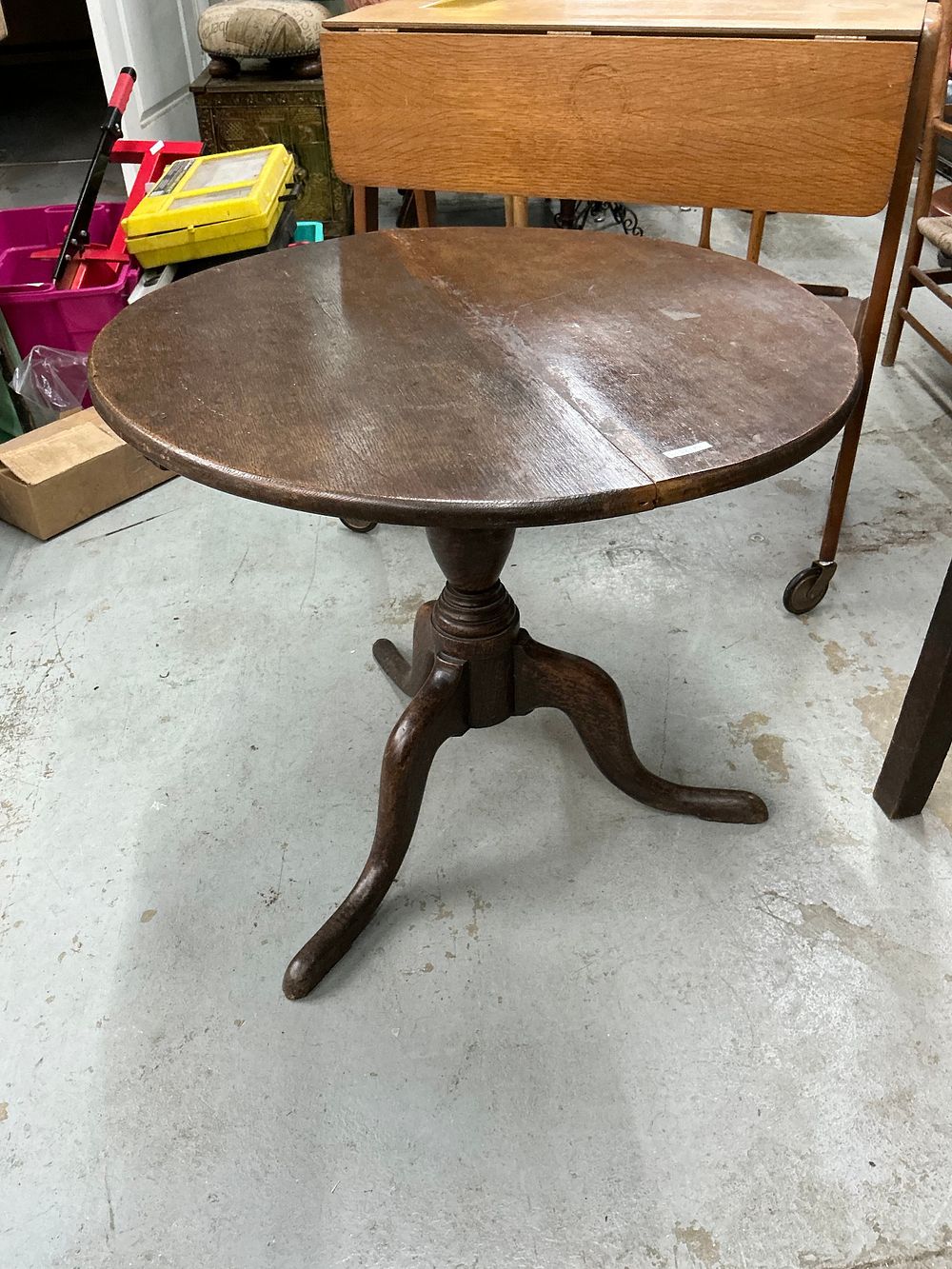 Lot 284: A Georgian Style Mahogany Tilt Top Tripod Table