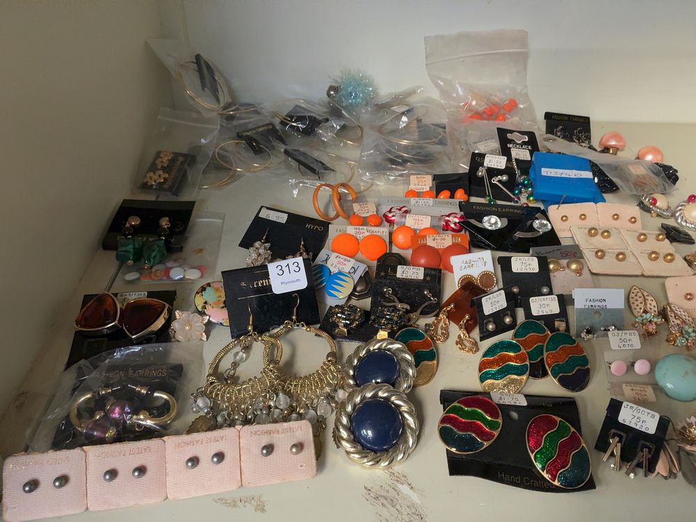 Lot 313: A Collection of Costume Jewellery Including Buckingham and Serendipity Examples