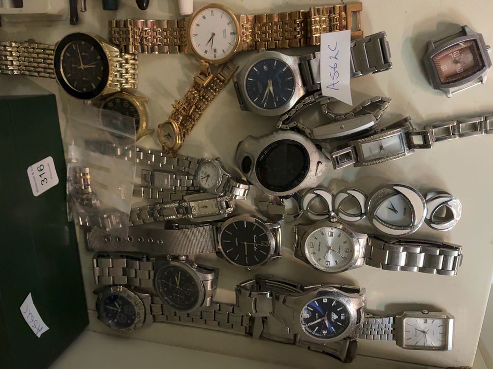 Lot 316: A Collection of Assorted Wristwatches Including Seiko, Citizen, and Sekonda Examples with Rolex style Presentation Case