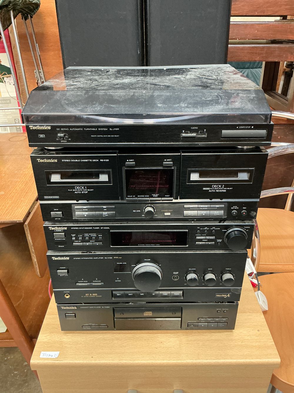 Lot 327: A Group of Technics Hi-Fi Audio Components and a Pair of Matching SB-CS55 Speakers