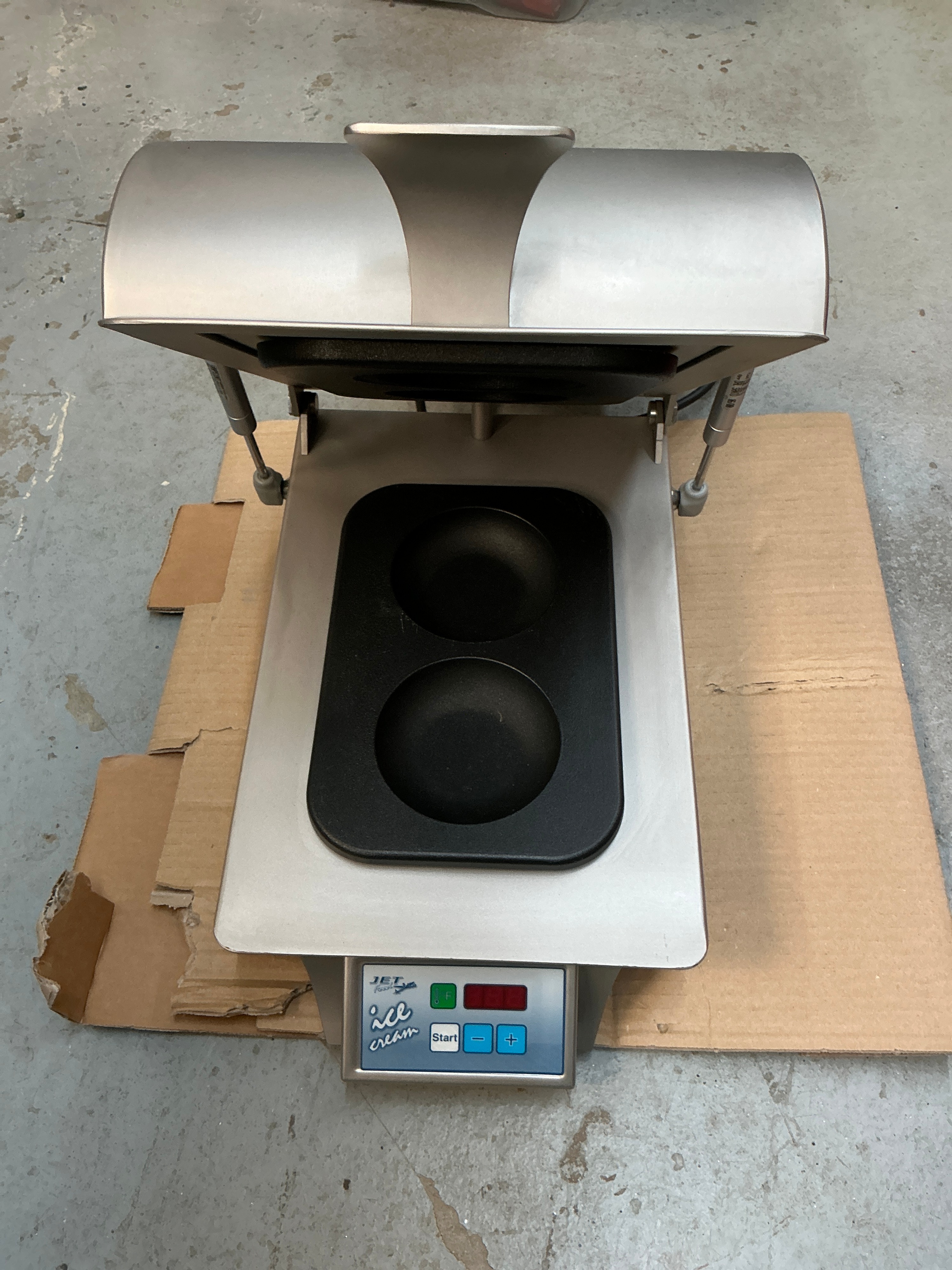 Lot 338 – A Jet Food Ice Cream Bun Toaster with Instruction Manual ...