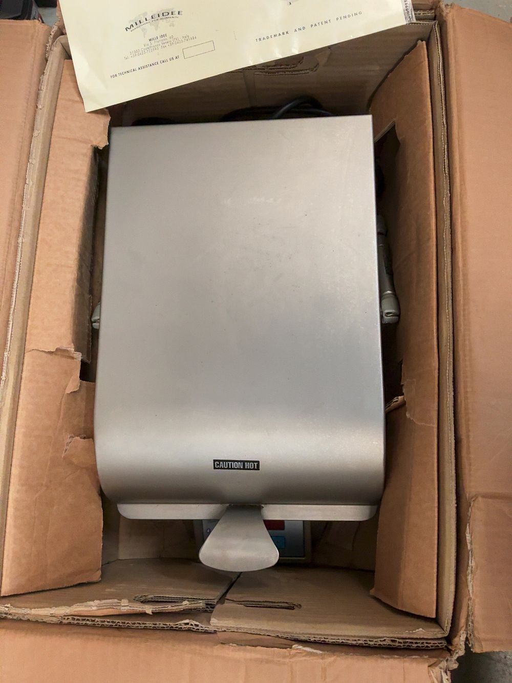 Lot 387: A Milleidee Jet Food Eis Commercial Ice Cream Sandwich Press in Case