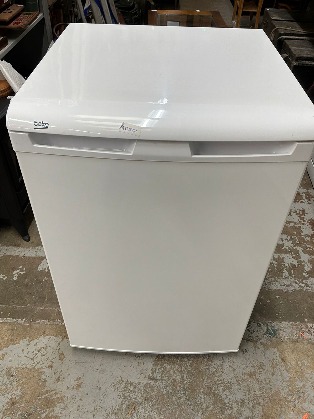 Lot 393: A Beko LX5053W Under-counter Larder Refrigerator