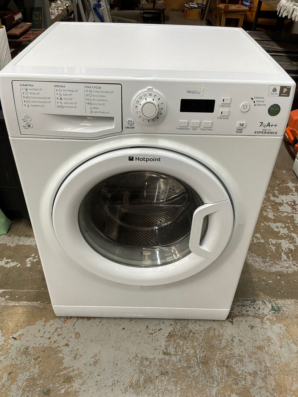 Lot 394: A Hotpoint WMEF 742 P(UK) 7kg Freestanding Washing Machine