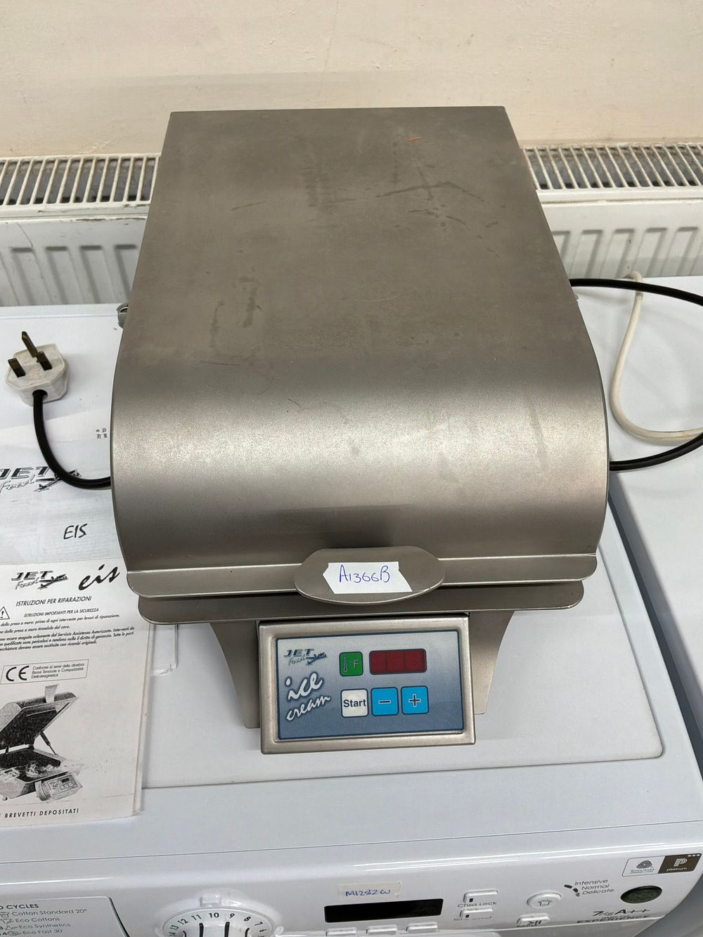 Lot 396: A JET Food Ice Cream Dual Cavity Commercial Brioche Press