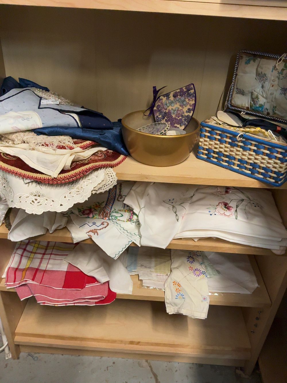 Lot 433: A Collection of Vintage Domestic Linens and Haberdashery Including a Sewing Basket and Buttons