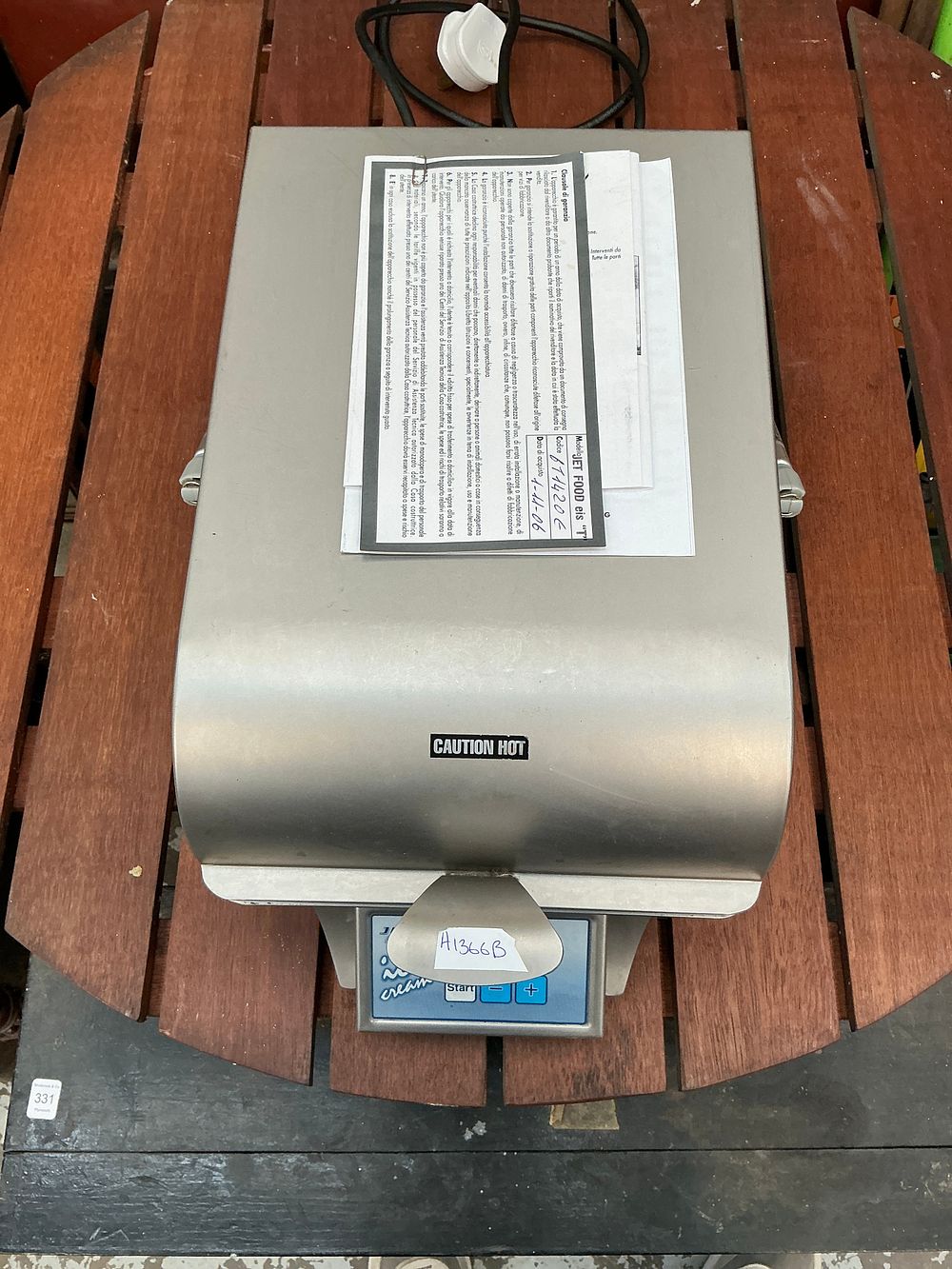Lot 332: A JET Food Modello JET FOOD eis T Commercial Double Head Gelato Panini Press