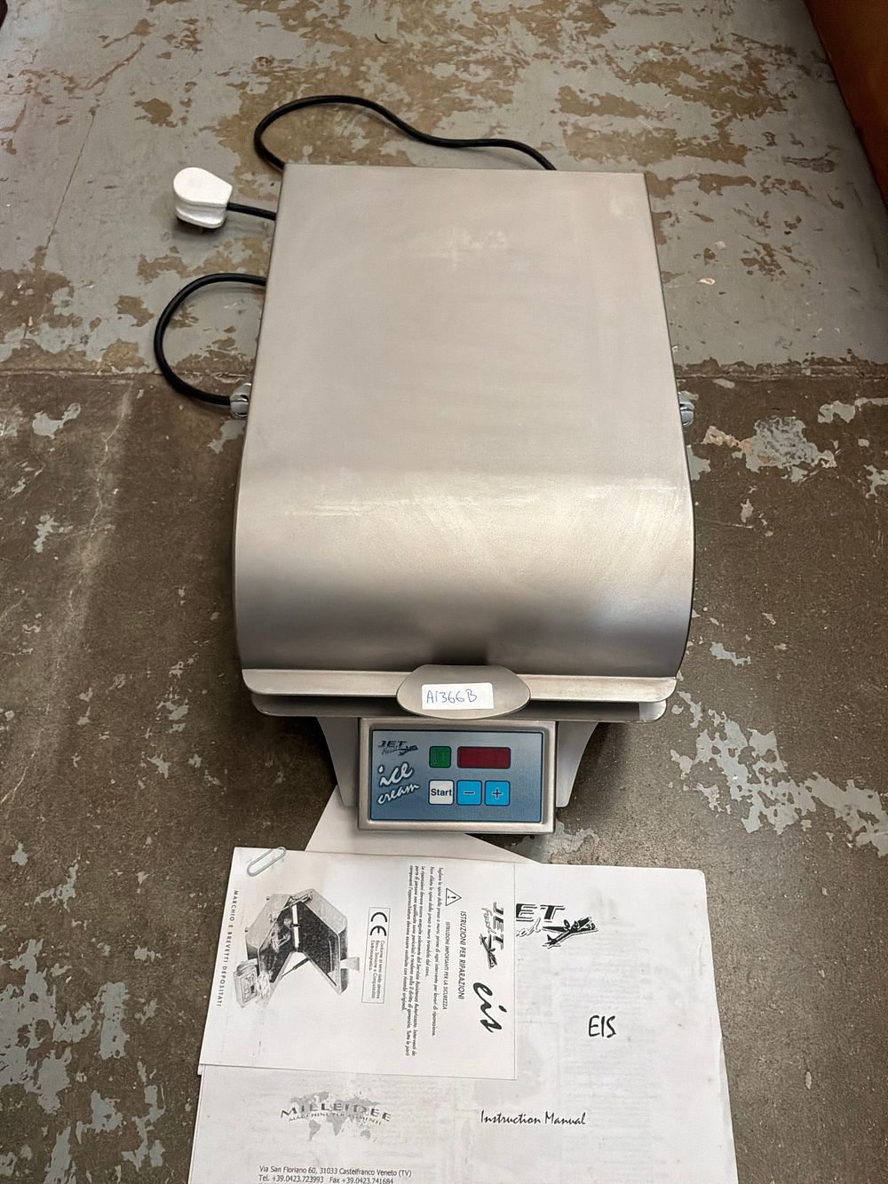 Lot 390: A Jet Food Milleidee Commercial Dual Well Ice Cream Sandwich Press