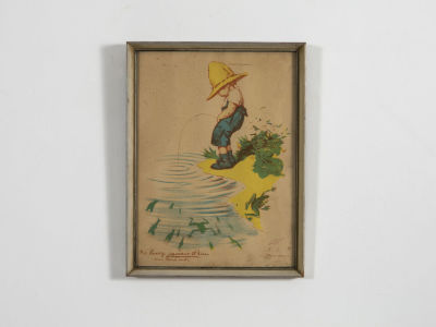 George Redon - הדפס הומוריסטי לחדר השירותים, מ 1931 
ממוסגר במסגרת עץ. 
ילד מטיל את מימיו לאגם 