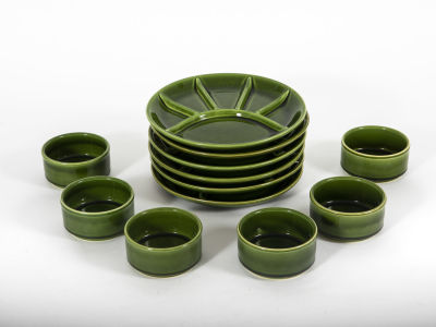 סט פונדו ירוק מושלם באריזתו המקורית. סט וינטג' יפהפה 
הכולל שש צלחות מחולקות 
ושש קעריות לרוטב 