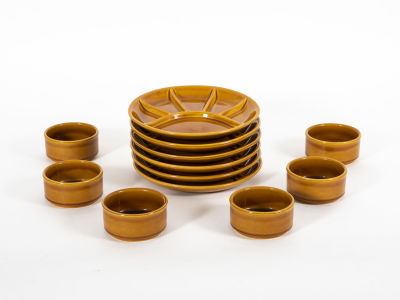 סט פונדו כתום-חרדל מושלם באריזתו המקורית. סט וינטג' יפהפה 
הכולל שש צלחות מחולקות 
ושש קעריות 