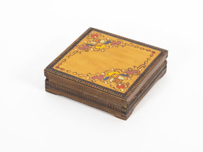 קופסה ריבועית מצויירת ביד. 14/14/4 ס"מ