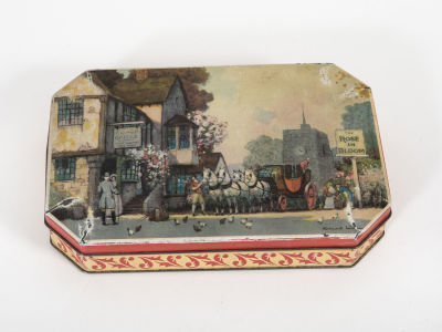 קופסת פח קטנה