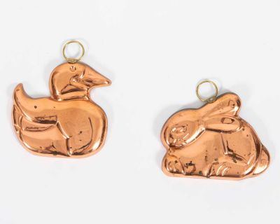צמד תבניות נחושת קטנות לנוי. צמד תבניות נחושת קטנות לתליה 
בדמות ארנב וברווז. 
ארנב 13*10 ס"מ 