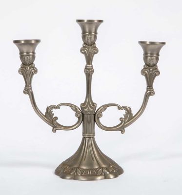 פמוט פיוטר עם 3 קנים. הקדשה 'מזל טוב מארגון עובדי צהל' 
25*24*11 ס"מ