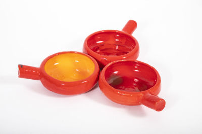 בית היוצר, זאבה - 3 כלי קרמיקה עם ידית, חתומים 'זאבה'. שלושה כלי קרמיקה עם ידית, 
כנראה להגשת 