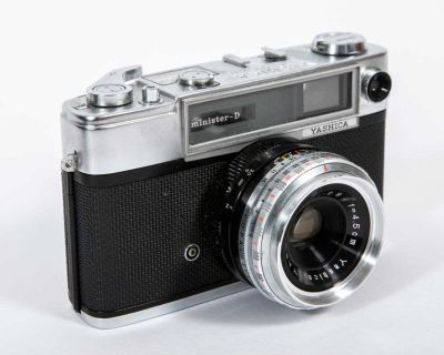 Yashica יפן - מצלמה עם נרתיק העור המקורי, . מצלמת פילם Yashica דגם Minister-D 
עם כיסוי העור המקורי 