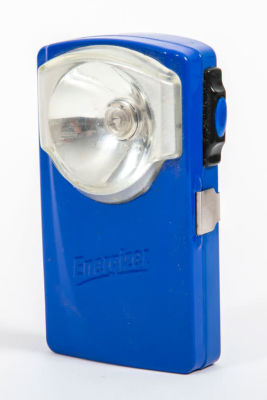 פנס בצבע כחול 
מתנת Energizer
לא נבדק 
מידות 4/7/12 ס"מ